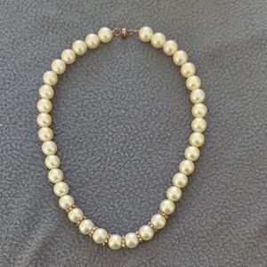 Vintage Faux Pearl Choker Necklace.